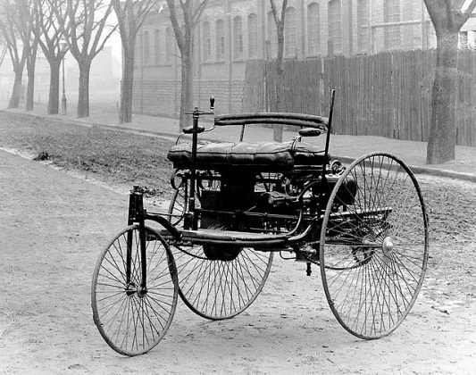 A primeira multa de velocidade foi aplicada a um motorista chamado Walter Arnold, que dirigia um veículo Benz Motorwagen (Foto: Wikimedia Commons)