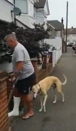 Porém, o curioso veio à tona quando se percebeu que, dias antes, Jones havia fraturado a perna e, com o membro engessado, estava usando muletas para se locomover. O homem não havia relacionado essas duas situações (Foto: Reprodução/X)