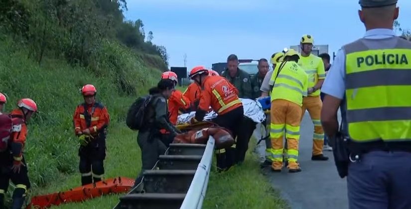 A menina, de 12 anos, e o piloto foram levados para o Hospital das Clínicas, na capital, segundo informações da Secretaria da Segurança Pública (Foto: Reprodução/TV Globo)