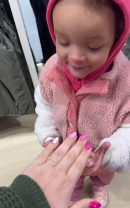 Além disso, o marido cobre as despesas de manicure e pedicure duas vezes por mês, como parte do apoio financeiro (Foto: Reprodução/TikTok/@camilla.and.family)