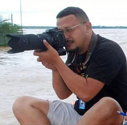 O repórter fotográfico Douglas Pires da Cunha Júnior, conhecido como Douglas Júnior, morreu na noite de quarta-feira (22), aos 47 anos (Foto: Reprodução/Redes Sociais)