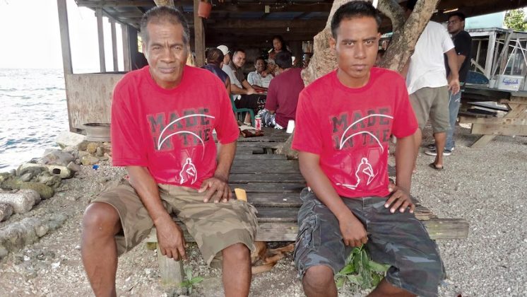 Homem sobreviveu 33 dias à deriva no mar e, ao chegar a uma ilha, desvendou um mistério familiar de mais de 50 anos (Foto: Reprodução/AFP/Giff Johnson)