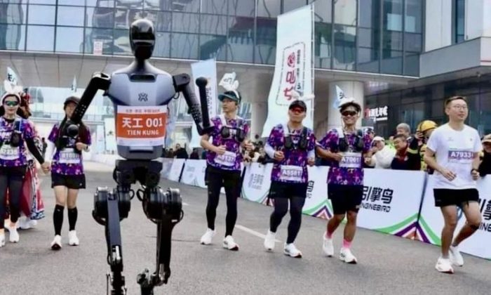 Pequim está prestes a sediar um evento inusitado em abril. A cidade receberá uma meia maratona onde humanos e robôs bípedes irão competir (Foto: Beijing Daily)