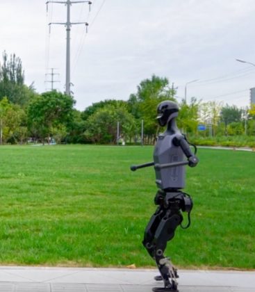 Este não é o primeiro evento com robôs corredores. No ano passado, um robô quadrúpede se tornou o primeiro a completar uma maratona com uma única carga. Porém, em abril, apenas robôs bípedes estão permitidos (Foto: China Xinhua Sci-Tech)