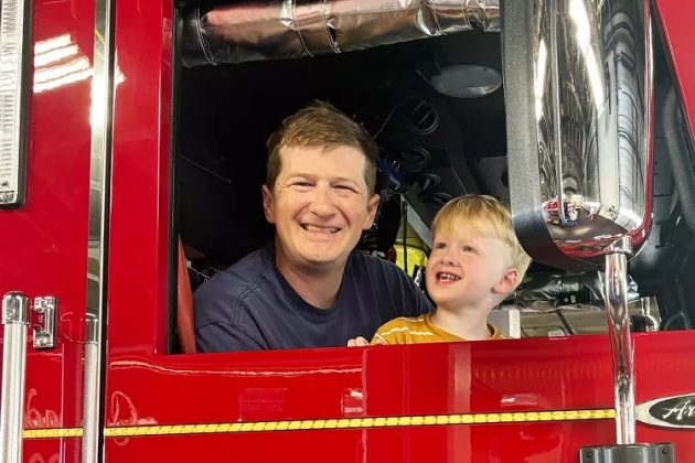 O bombeiro Charlie Hawes estava no quarto dia de seu turno de 96 horas quando o incêndio Eaton começou perto de sua casa em Altadena, no dia 7 de janeiro (Foto: People)