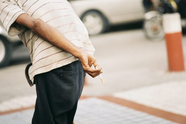 O incidente ocorreu no último sábado, quando a idosa tentou acender um cigarro enquanto utilizava o equipamento (Foto: Unsplash)