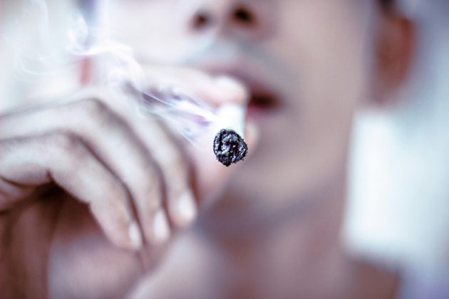 Uso de oxigênio terapêutico e cigarro resulta em tragédia em Goiás (Foto: Unsplash)