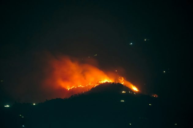 Além de intensificar os incêndios, as rajadas podem causar danos estruturais significativos, conforme alerta o Serviço Nacional de Meteorologia dos Estados Unidos (Foto: Unsplash)