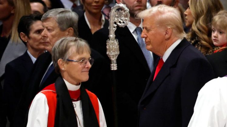 O ex-presidente Donald Trump manifestou descontentamento com o sermão de uma bispa episcopal durante uma cerimônia ecumênica na Catedral de Washington, realizada como parte dos eventos de posse (Foto: X)