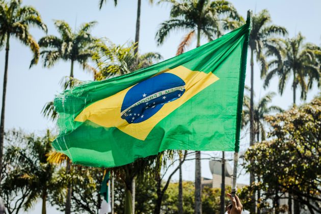 A embaixada do Brasil em Kinshasa, capital da República Democrática do Congo, foi atacada por manifestantes nesta terça-feira (28) (Foto: Unsplash)