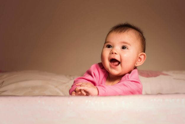 Nos nomes femininos, destacam-se Luna, Flora, Íris, Emma e Lily, remetendo à beleza, universalidade e elementos naturais (Foto: Pexels)