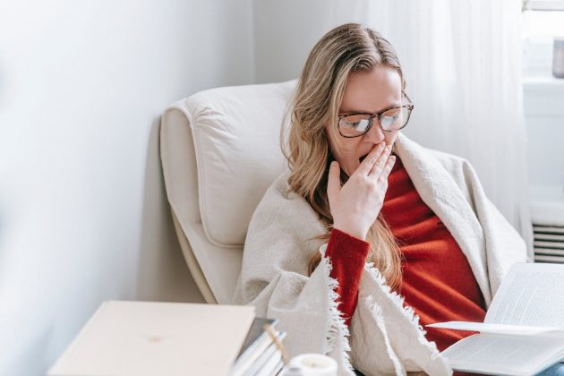 O fenômeno de imitar ações involuntárias é conhecido como echophenomena, e está relacionado à imitação de gestos e palavras (Foto: Pexels)