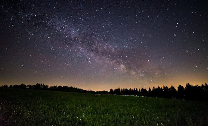 Capturada pelo telescópio MeerKAT, da África do Sul, essa galáxia é um mistério, tanto por seu tamanho quanto por suas características incomuns (Foto Ilustrativa: Pexels)