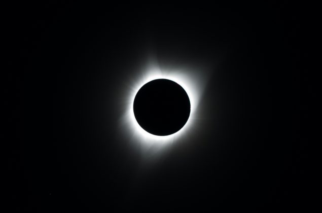 Essa configuração permitirá que os cientistas observem a coroa solar de forma prolongada, por até seis horas em cada sessão, algo que seria impossível durante eclipses solares naturais (Foto: Unsplash)