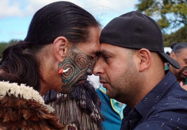 As limitações da fotografia no século XIX apagavam visualmente a identidade dos Maori. (Imagem: reprodução Instagram)