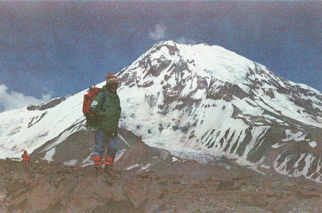 "Não sabemos exatamente o que a mochila guarda, mas queremos resgatá-la como parte da história do montanhismo argentino. Tudo o que for recuperado será doado, para que ninguém mais leve nada dali", declarou Azul em entrevista ao jornal argentino La Nación (Foto: X)