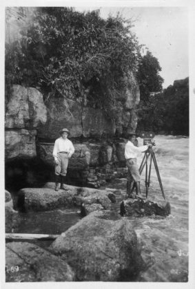 A produção foi encontrada com um título diferente, As Maravilhas do Amazonas, e intertítulos em tcheco, sem menção ao diretor ou ao Brasil (Foto: X)