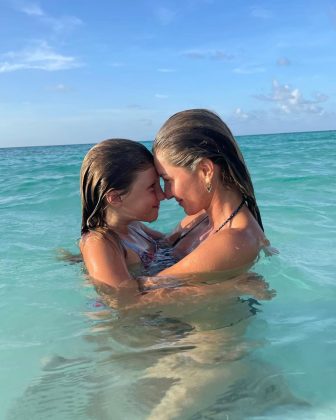 Gisele já é mãe de Vivian Lake, 12, e Benjamin Rein, 15, de seu casamento com Tom Brady. O nome da filha faz referência a lago (Foto: Reprodução/Instagram)