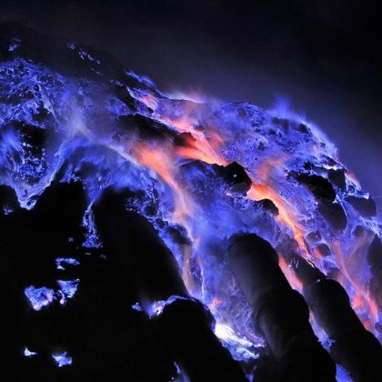 O fotógrafo registra cenas impressionantes do vulcão Kawah Ijen. (Imagem: reprodução Instagram)