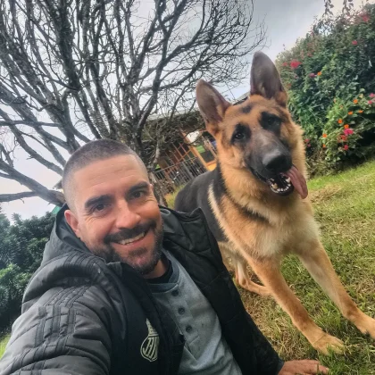 A cabine fotográfica registrou um raro momento de paz em tempos de conflito. (Imagem: reprodução instagram)