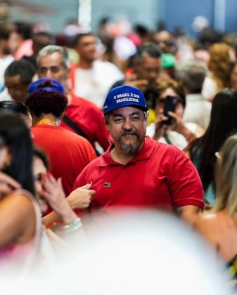 "Simpatizantes celebraram o gesto como um sinal de reconhecimento." (Imagem: reprodução Instagram)