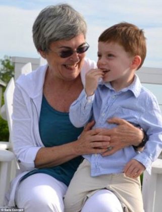 A experiência criou um laço ainda mais forte entre mãe e filha, provando que o amor materno não tem limites (Foto: Sara Connell)