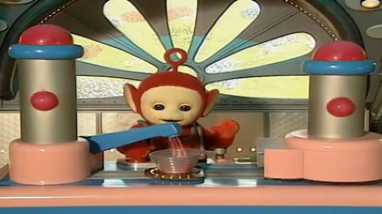 O "creminho gostoso" dos Teletubbies marcou a infância de muitos, mas por trás das câmeras, a realidade era bem diferente (Foto: Reprodução/YouTube)