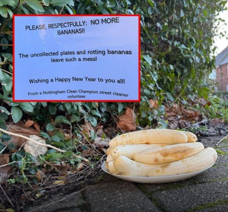 A cidade está dividida. Alguns acham o mistério divertido e se divertem tentando descobrir o significado das bananas, enquanto outros consideram a situação nojenta e irritante (Foto: BBC)