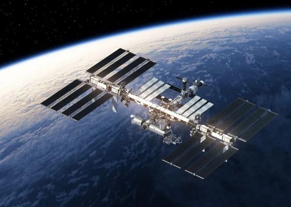 A Nasa prevê que, em 2031, a Estação Espacial Internacional também será enviada para o Ponto Nemo. Para isso, há duas alternativas: descer a estação para queimar na atmosfera ou desviá-la para o oceano Pacífico, onde ela ficará no fundo do mar (Foto: Reprodução/NASA)