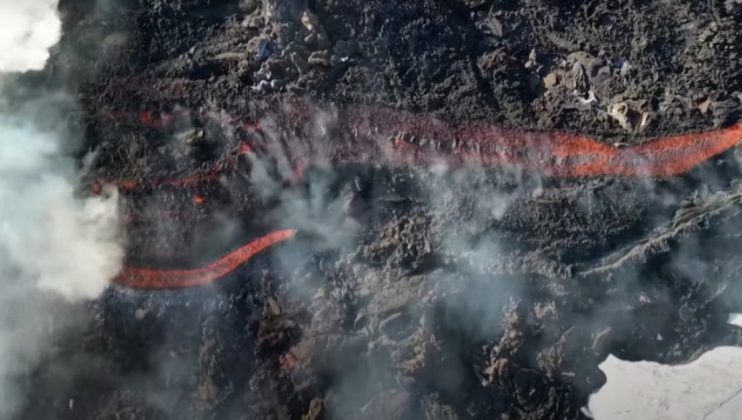 O Monte Etna é um dos vulcões mais ativos do planeta. Em fevereiro, o vulcão apresentou "sinais de agitação acima do nível de fundo", conforme o Instituto Nacional de Geofísica e Vulcanologia da Itália (Foto: The Guardian)