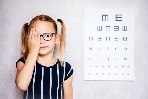 O Conselho Brasileiro de Oftalmologia (CBO) tem observado um aumento nos erros refrativos, como miopia, hipermetropia e astigmatismo. Esses problemas ocorrem quando a luz que entra no olho não se forma corretamente na retina (Foto: Freepik)