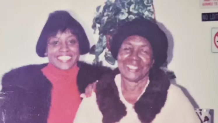 Quando Josie se despediu da mãe no leito de morte, nunca imaginou que uma revelação mudaria sua vida. Annie, sua mãe, confessou que o homem que a criou, Scott, não era seu pai biológico (Foto: Reprodução/Mirror)