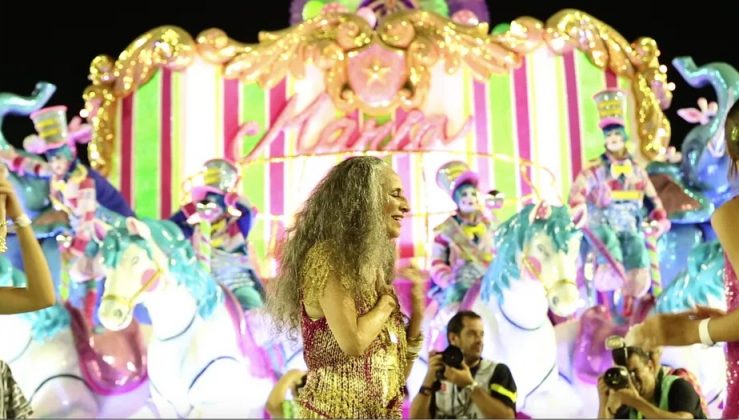 Por fim, o documentário "Fevereiros" (2017) mostra os bastidores do desfile da Mangueira em homenagem a Maria Bethânia (Foto: Divulgação)