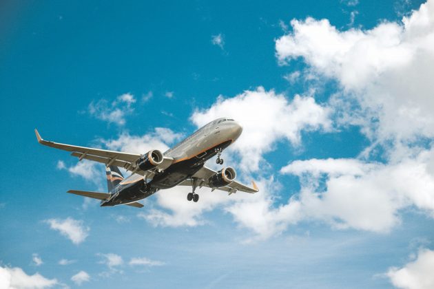 Passageira morre durante voo e passageiros permaneceram ao lado do corpo durante viagem (Foto: Unsplash)