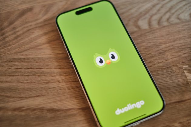 O Duolingo surpreendeu seus usuários ao anunciar que seu mascote, a coruja verde Duo, não faz mais parte da identidade da plataforma (Foto: Unsplash)