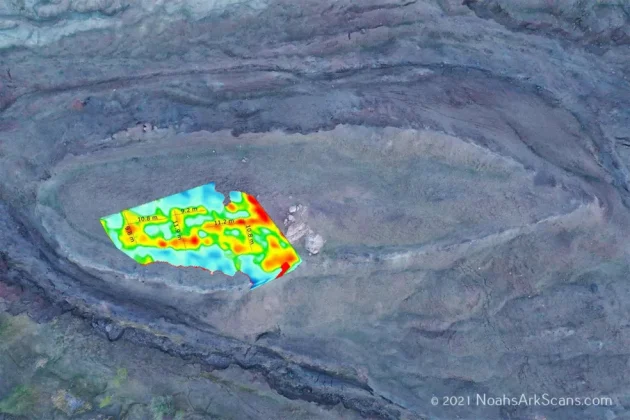 Uma pesquisa arqueológica surpreendeu ao ter feito uma descoberta comprometedora que apona o encontro de possíveis destroços da Arca de Noé, a embarcação que teria levado dois animais de cada espécie e a família de Noé por mais de 100 dias. (Foto: NoahArkScans.com)