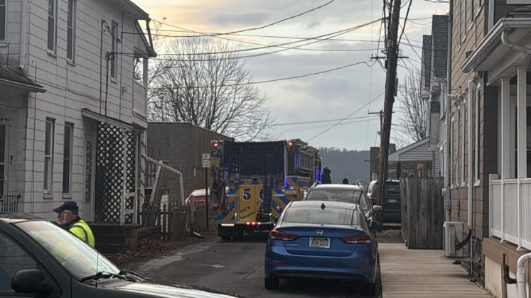 O corpo da vítima foi encontrado em uma rua no Condado de Northumberland com um ferimento de bala no peito (Foto: X)