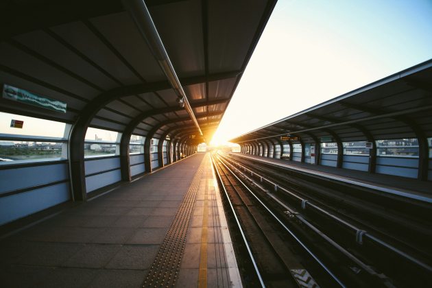 Os primeiros relatos sobre a luz misteriosa surgiram entre as décadas de 1950 e 1960, tornando-se tão populares que a ferrovia abandonada passou a ser conhecida como Light Road (Foto: X)