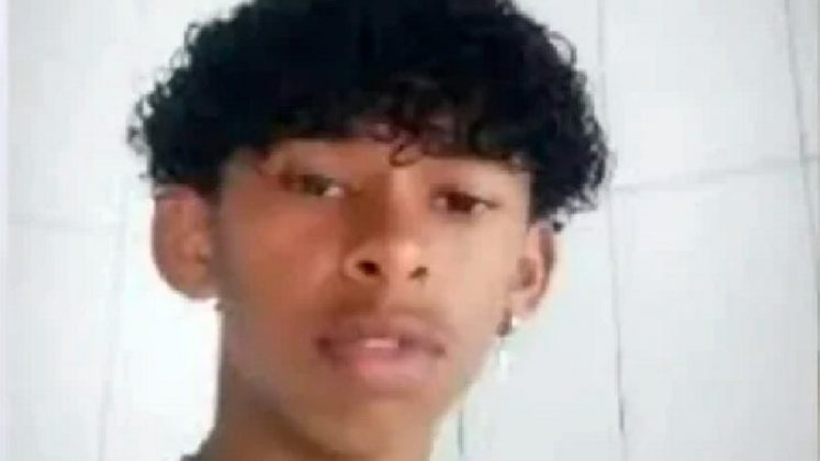 Um adolescente de 14 anos faleceu no Hospital Geral de Vitória da Conquista, na Bahia, após apresentar complicações de saúde relacionadas a uma substância que ele mesmo teria injetado na perna (Foto: X)