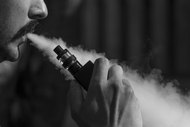 Ele nunca imaginou que o hábito de usar vape desde os 12 anos causaria sérios danos à sua saúde. O jovem, que costumava fumar o equivalente a 50 cigarros por dia, viu sua rotina tomar um rumo assustador (Foto: Pixabay)