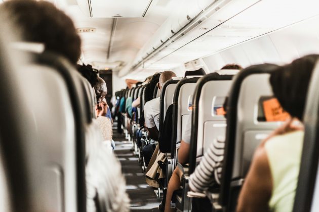O australiano Mitchell Ring, que estava no voo, afirmou que a tripulação tentou transferir a passageira para a classe executiva, mas não conseguiu devido ao seu porte físico (Foto: Unsplash)