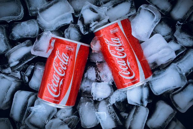 Uma publicação em um fórum online reacendeu a curiosidade sobre a origem do nome da Coca-Cola, uma das bebidas mais consumidas no mundo desde sua criação, em 1886 (Foto: Unsplash)