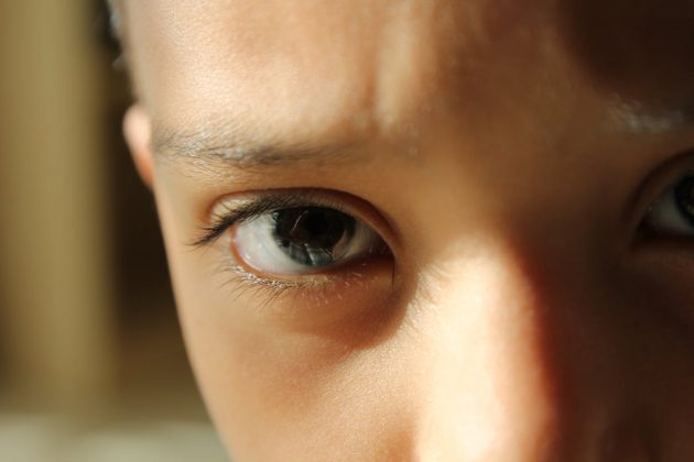 O levantamento revelou que 19% desses jovens apresentavam algum tipo de problema oftalmológico, o que impacta diretamente no aprendizado. Muitos não utilizavam a correção adequada, o que pode levar até mesmo à evasão escolar (Foto: Pexels)