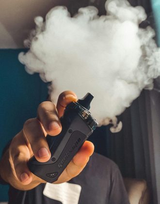 Os médicos confirmaram que o uso excessivo do vape havia causado danos irreparáveis a seus pulmões (Foto: Pexels)