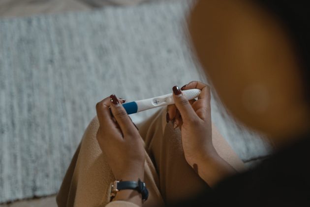 A descoberta foi feita por meio de um teste de farmácia e confirmada em um ultrassom, que revelou gêmeos com idades gestacionais diferentes (Foto: Pexels)