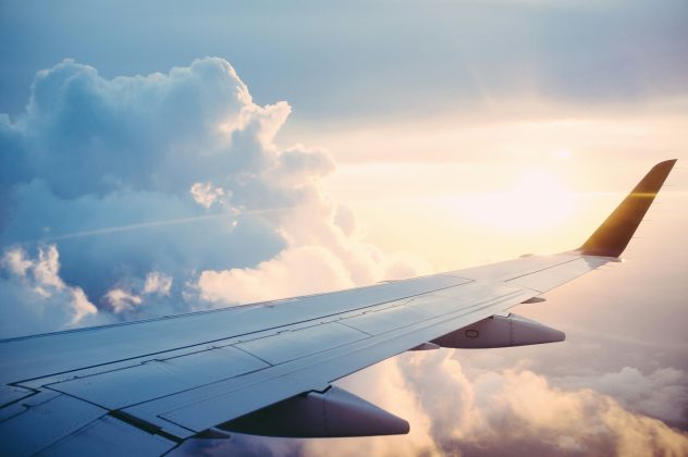 Passageiros de um voo da Qatar Airways descreveram momentos de apreensão e desconforto após uma passageira falecer a bordo durante uma viagem entre Melbourne e Doha (Foto: Unsplash)