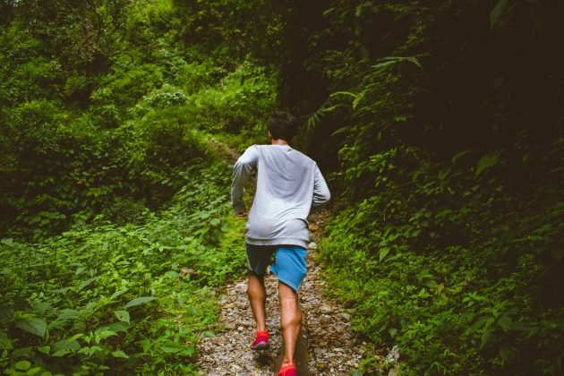 A transpiração é um mecanismo natural do corpo para regular a temperatura (Foto: Unsplash)