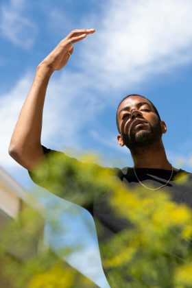 O efeito foi ainda mais preocupante entre os idosos, que já possuem uma capacidade reduzida de regular a temperatura corporal (Foto: Unsplash)