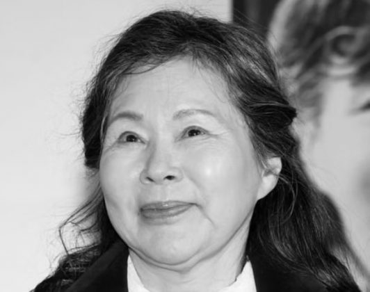 A atriz sul-coreana Lee Joo-Sil, conhecida mundialmente por sua atuação em Round 6 e Invasão Zumbi, faleceu no último domingo (2), aos 80 anos (Foto: X)