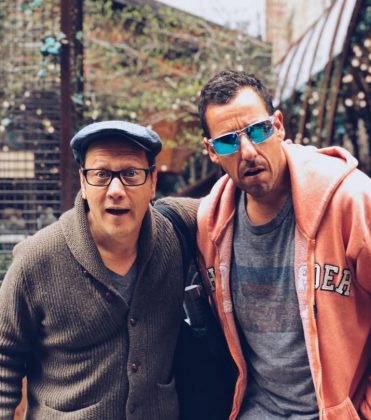 Rob Schneider e Adam Sandler compartilham uma amizade de mais de 30 anos. (Imagem: reprodução instagram @iamrobschneider)